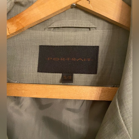 Women’s Coat - Picture 2 of 5